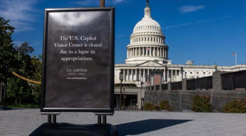 美政府“停摆”将平35日最长记录，特朗普未有退让迹象。