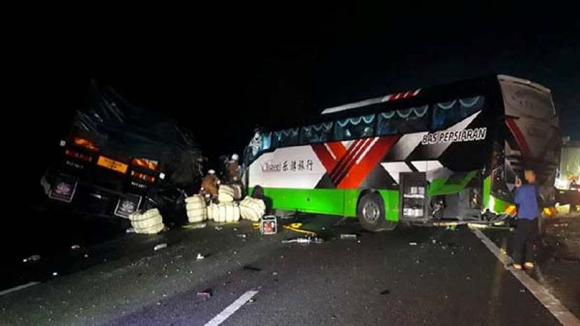 ●南北大道204公里处严重车祸现场。