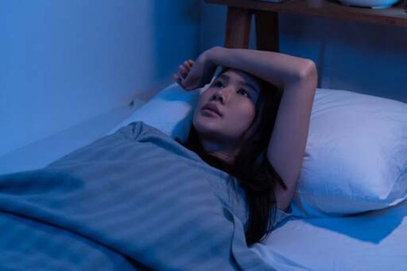 失眠睡不好假日补眠就能消除疲劳？  医揭3大迷思：平常睡午觉更好