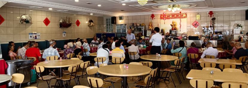 福利协会午宴场面。