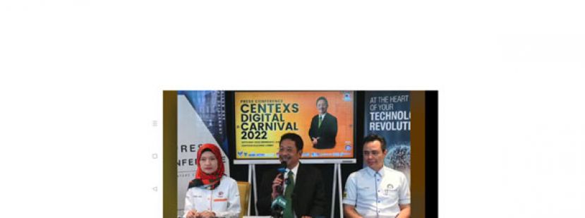 砂拉越技术卓越中心首席执行官萨益莫哈默胡申(中）召开新闻发布会。