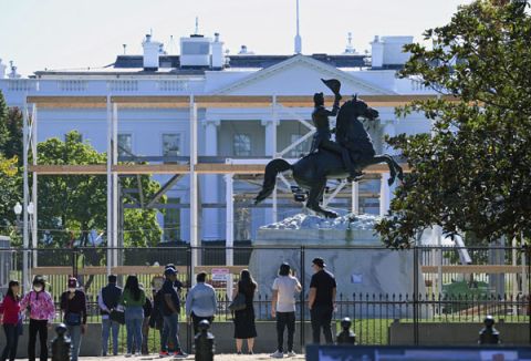 白宫架起围栏。