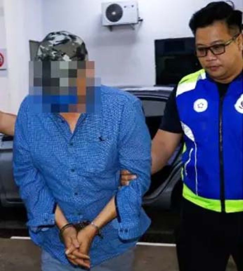 ●砂电视总执行长被押离法庭时摄。
