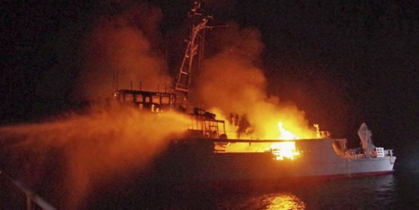 日扫雷舰起火后倾覆，一人下落不明。