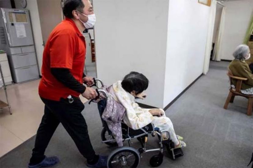  全球首款能检测到阿尔兹海默症迹象的血检测试剂盒，在日本获批使用。