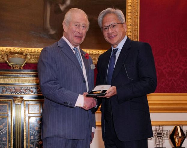 英王查尔斯三世颁发伊丽莎白女王工程奖给黄仁勋。