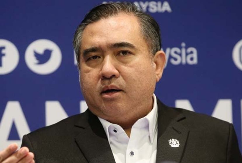 ●交通部长陆兆福。