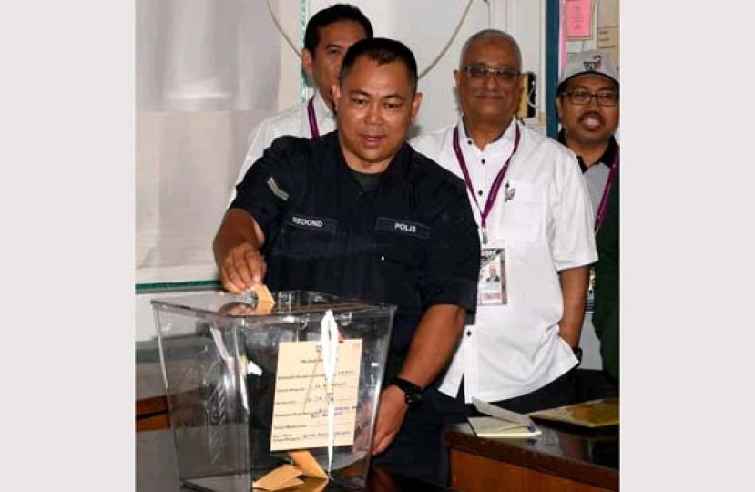 沙巴金马尼国席补选，警员提早在今天投票。