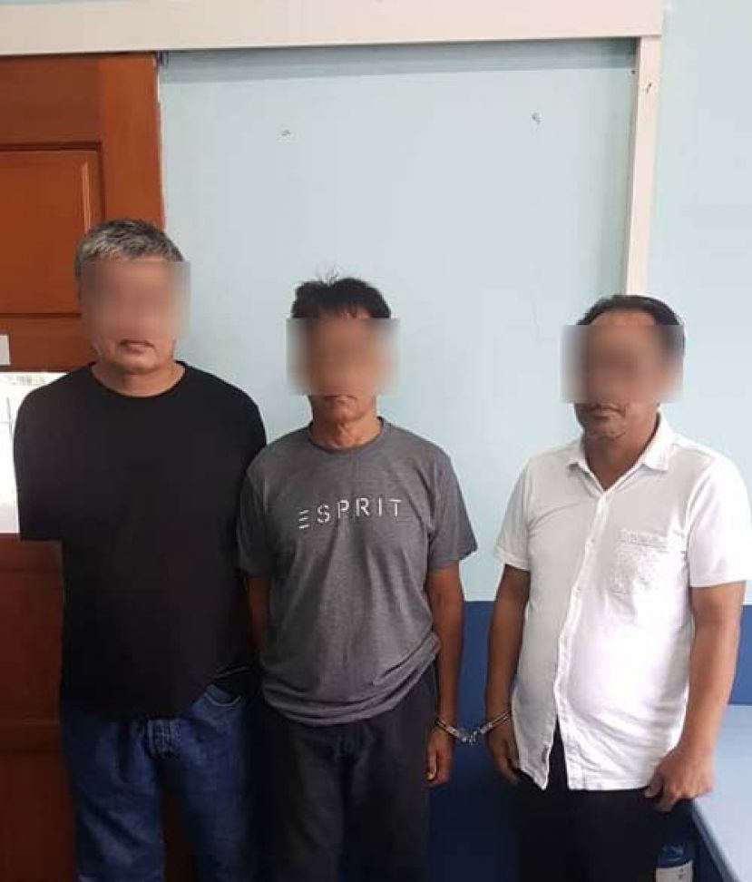 在南兰综合诊所落网的3名扒手。