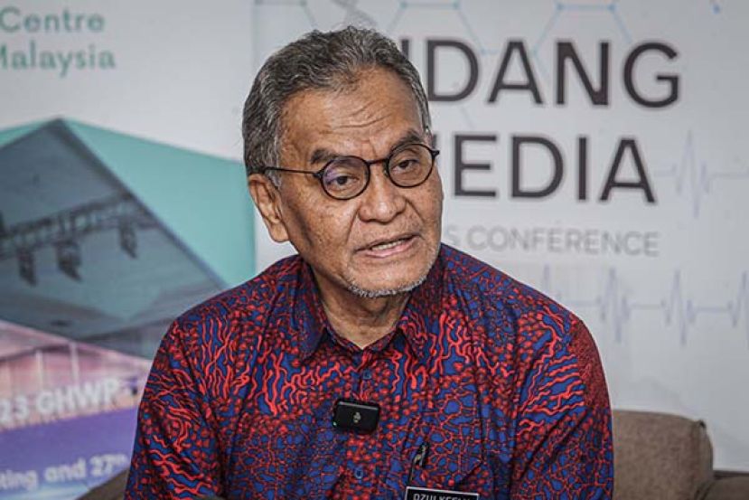 ●卫生部长祖基菲里。