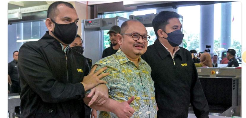 被控4项受贿控状三苏依斯干达因受贿  不认罪