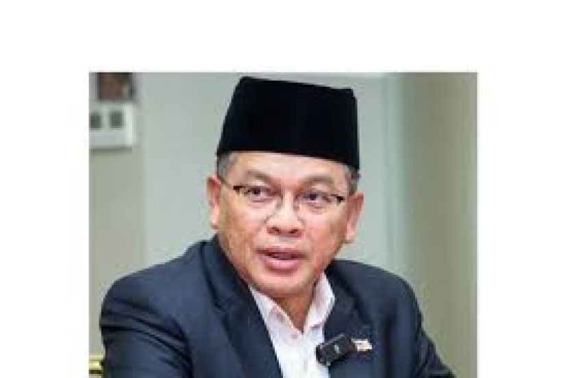 首相署（宗教事务）部长拿督莫哈末纳因。