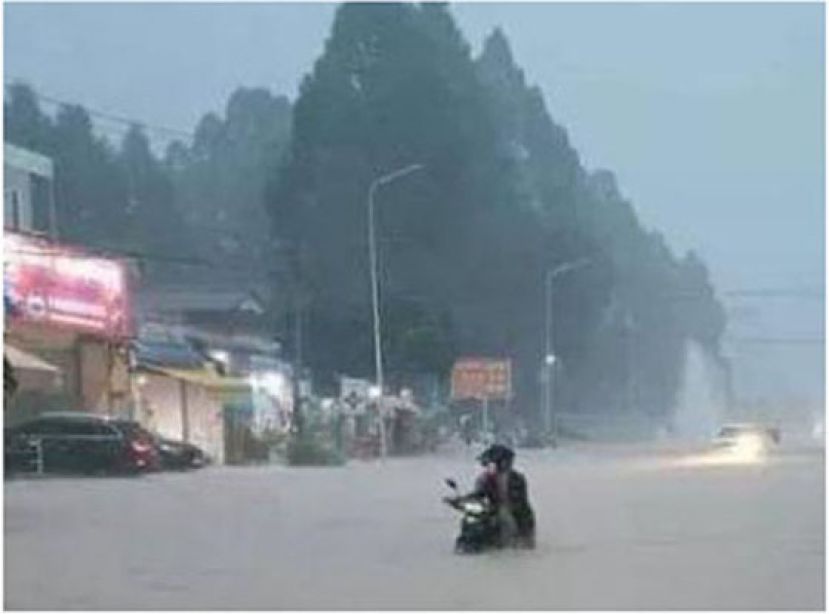 强降雨加剧柬埔寨多地灾情