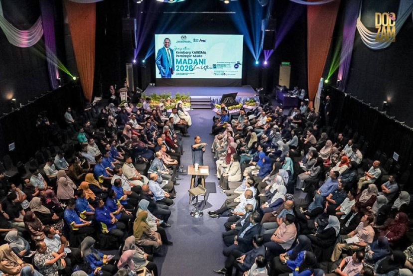 高教部长赞比里。