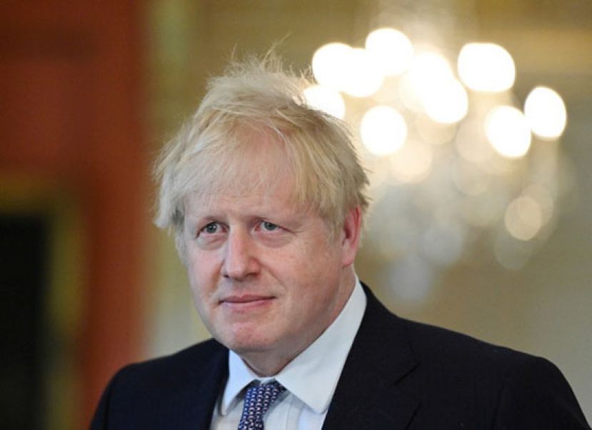 英国前首相约翰逊力拼回锅。