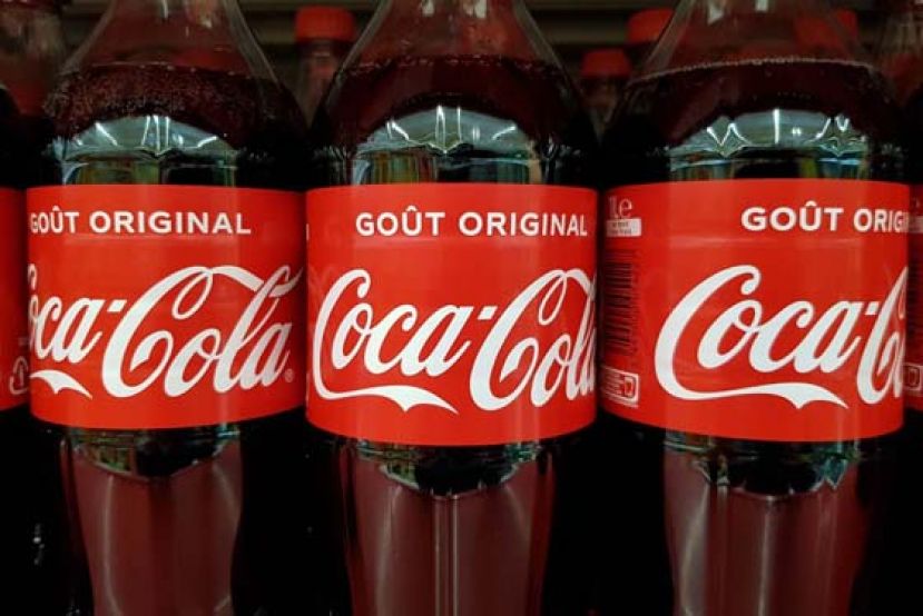 可口可乐（Coca-Cola）周五宣布，将暂停在全球社群媒体平台上投放广告，至少维持1个月。