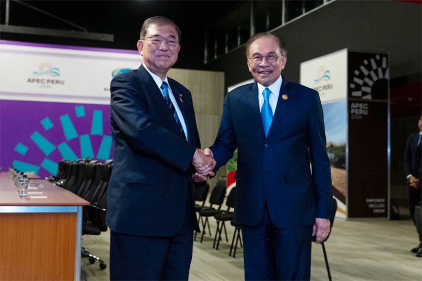 首相拿督斯里安华（右）与日本首相石破茂（左）展开双边会谈。