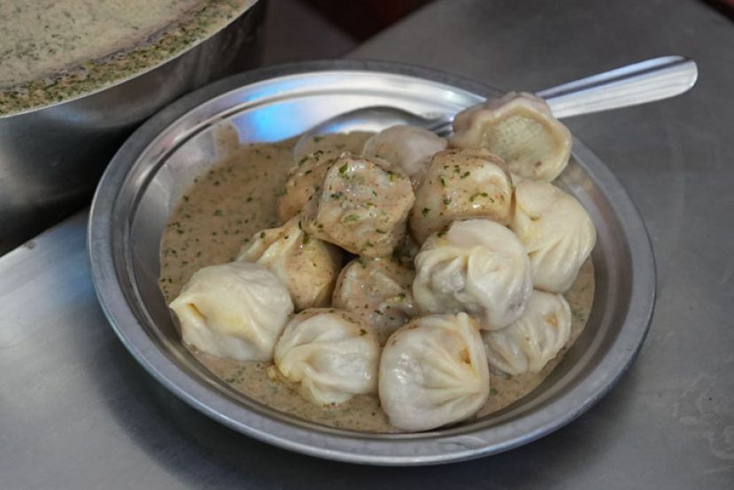 加德满都风格的汤MoMo。