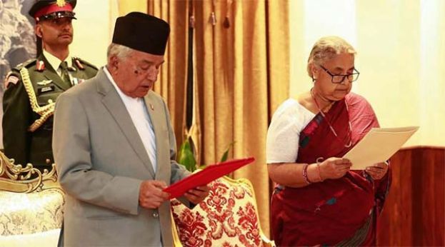 尼泊尔前首席大法官，任临时政府总理。