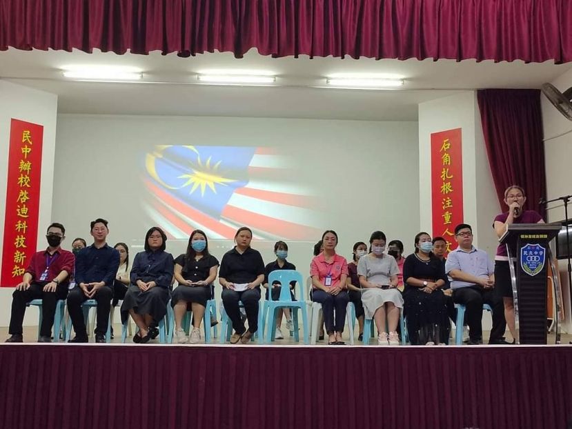 石角民中蔡汉薇副校长在周会上致辞。