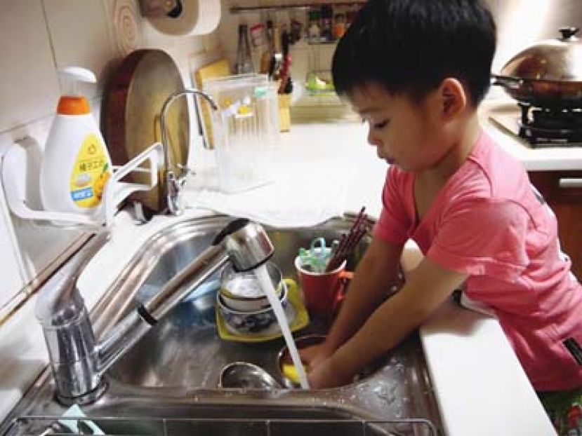 日常生活入手 幼儿练体能每天3小时