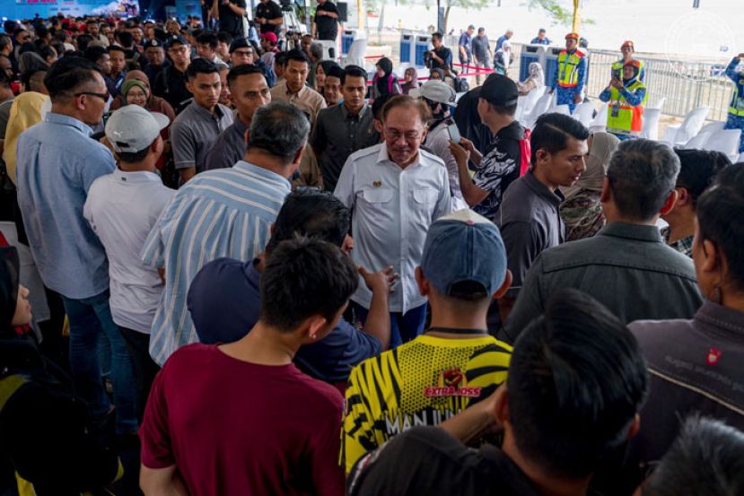 首相安华出席 “2025年霹雳人民昌明计划”。