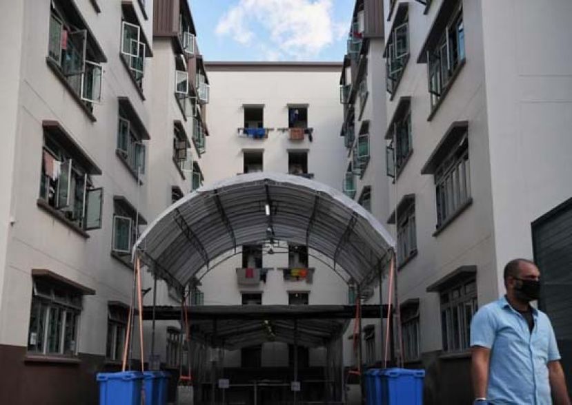 狮城新病例当中多数是住在宿舍的客工，社区病例则有两宗，全都是工作证件持有者，没有当地公民和永久居民。