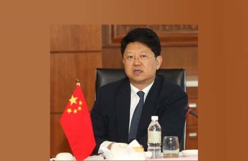 中国驻马大使白天: 遇山一起爬，不畏山高；遇沟一起跨，何惧沟险