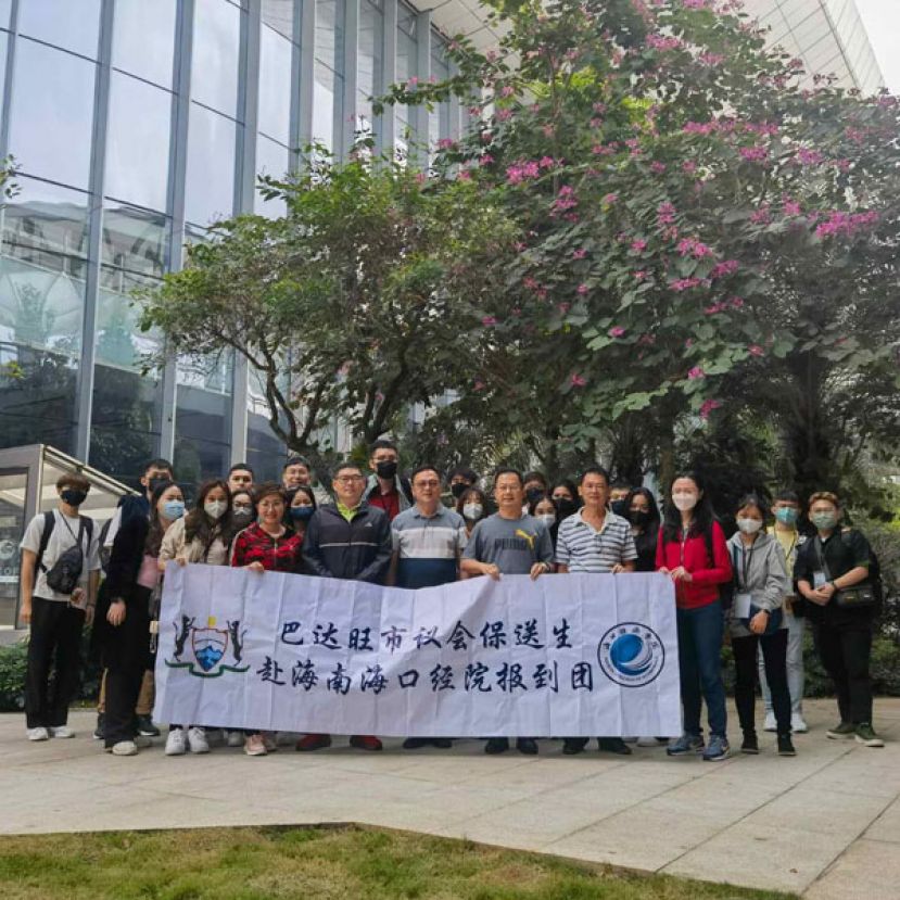 巴达旺市议会主席罗克强访问中国海口经济学院