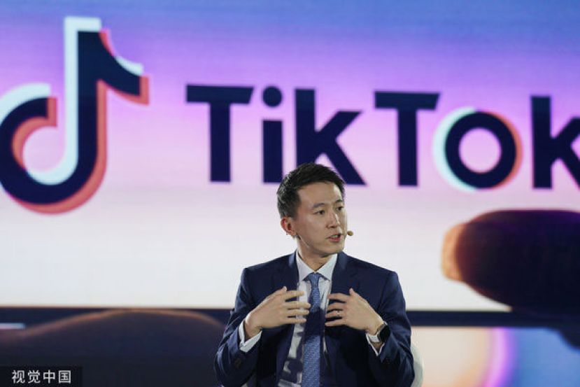 TikTok执行长周受资积极拉近与特朗普的关系，试图拯救TikTok。