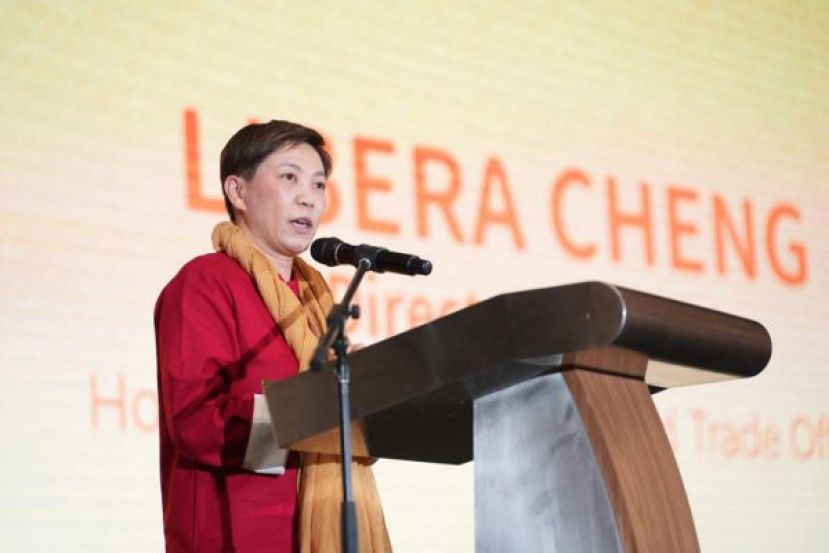 香港驻耶加达经济贸易办事处处长郑青文。