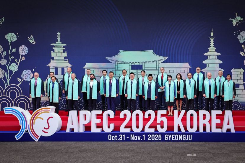 安华在亚太经合组织经济领导人会议   分享大马及东盟在数码转型和人工智能