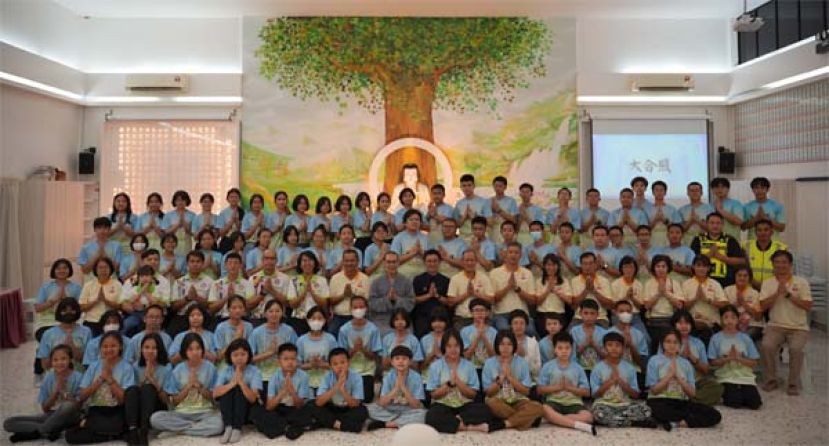 第二届&quot;走出去，动起来&quot;中学生学佛营的大合影。