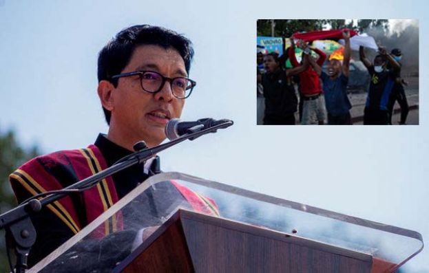 ●马达加斯加总统拉乔利纳。小图为这波动乱最初由年轻示威者发起。