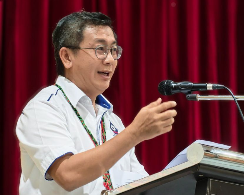 古晋省新闻从业员协会副主席祖拉扎瑟比利。