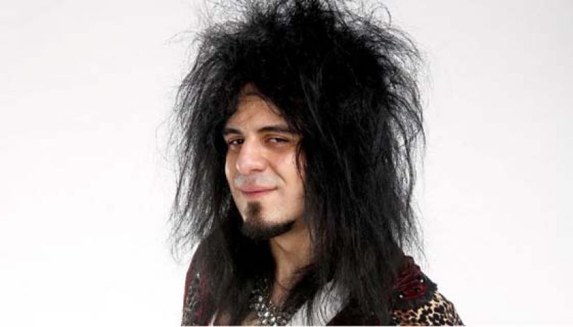 摇滚男歌手杰伊菲利普染疫病逝，享年30岁。