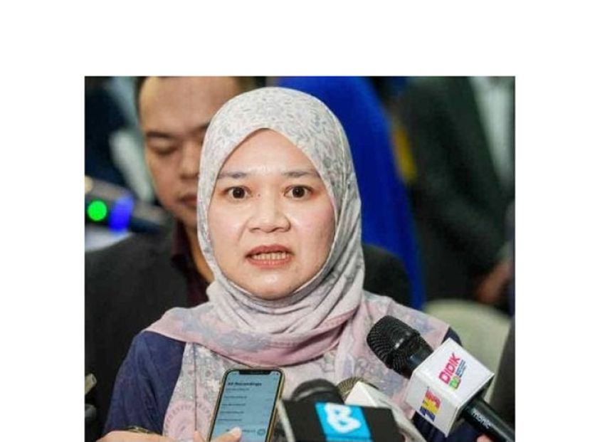 教育部长法丽娜。