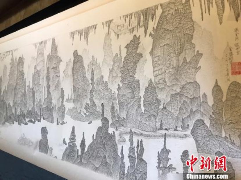 金德明用钢笔画的溶洞景观。