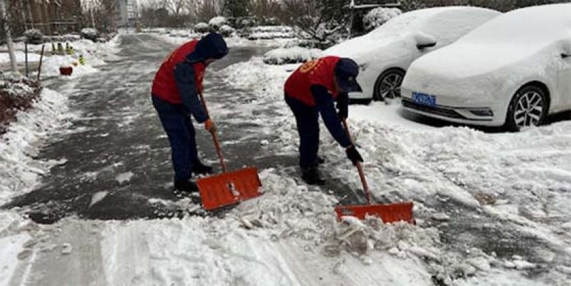 中国多地今起降温，甘肃天气恶劣4万旅客滞留。
