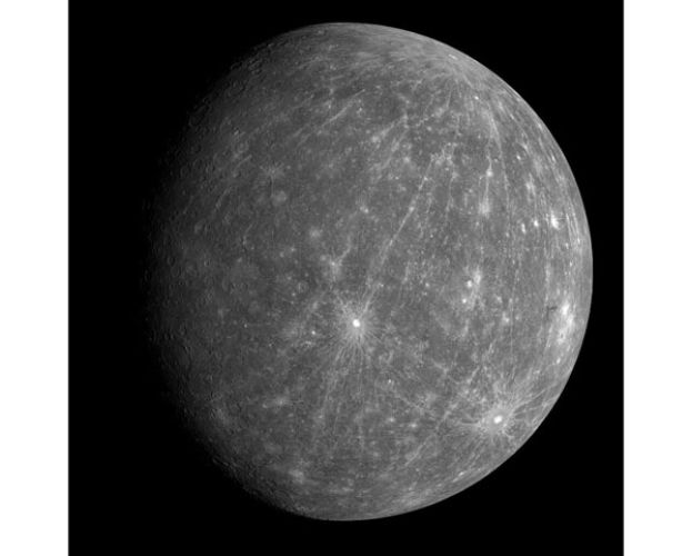 NASA探测器&ldquo;信使号&rdquo;2008年10月第二次掠过水星时拍下的影像。