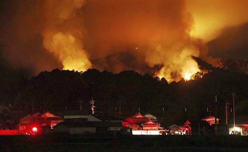 ●日本爱媛县今治市23日起发生山林大火，火势仍未顺利扑灭。