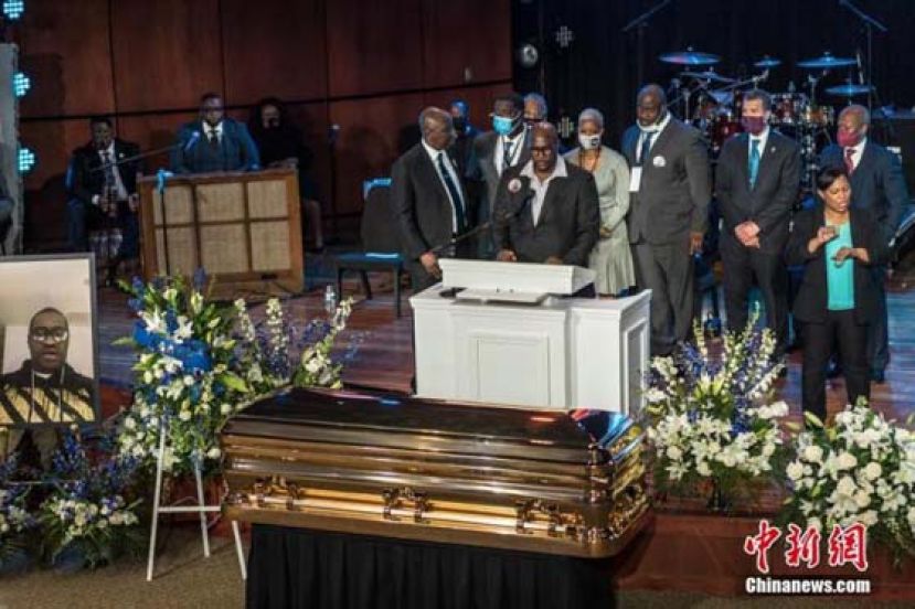 资料图：图为弗洛伊德追悼会现场。