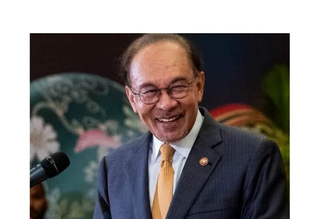 拿督斯里安华。