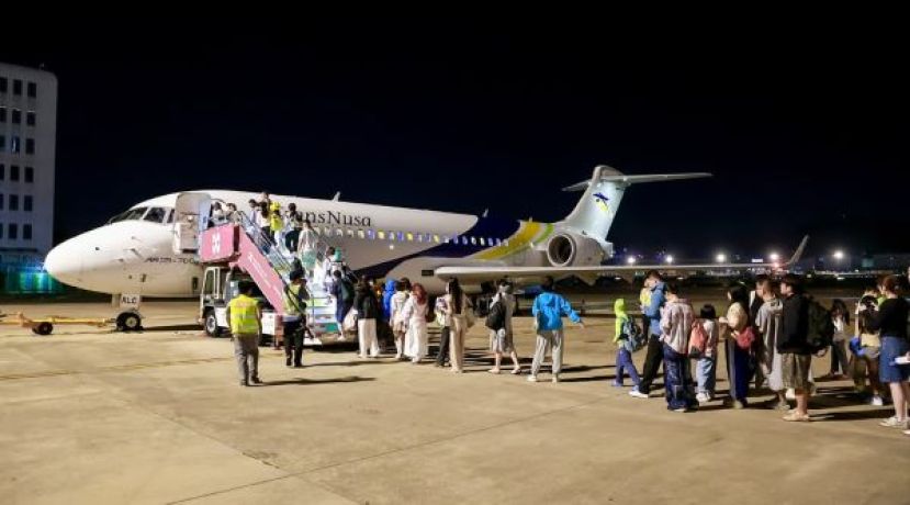 深圳机场首迎中国产C909客机。