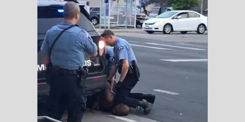 明尼苏达州明尼阿波利斯市警局，2015年以来用这种压颈逮人方式造成44人昏迷。