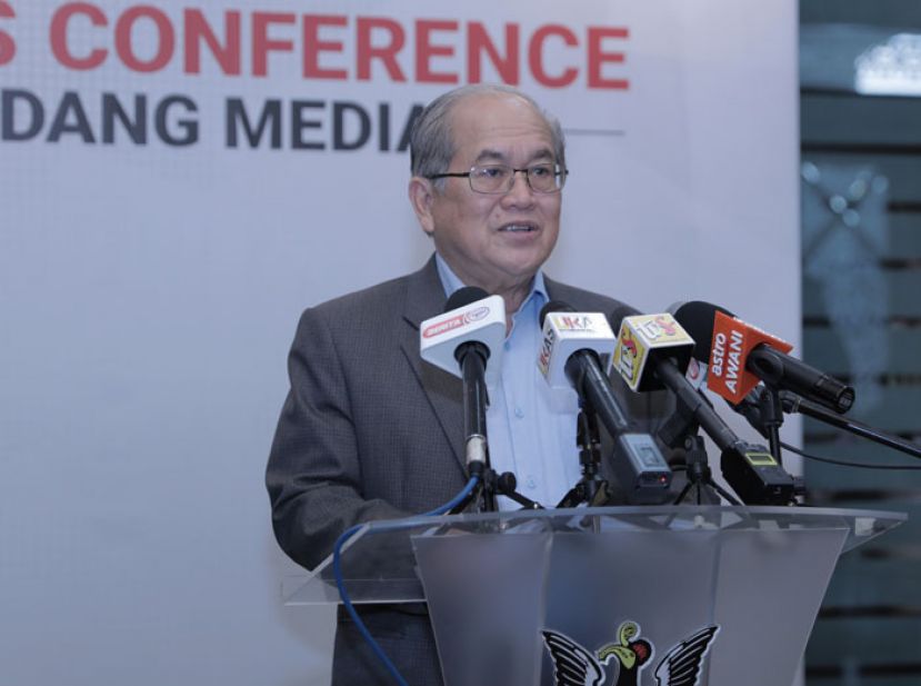 砂副首长拿督阿玛道格拉斯。