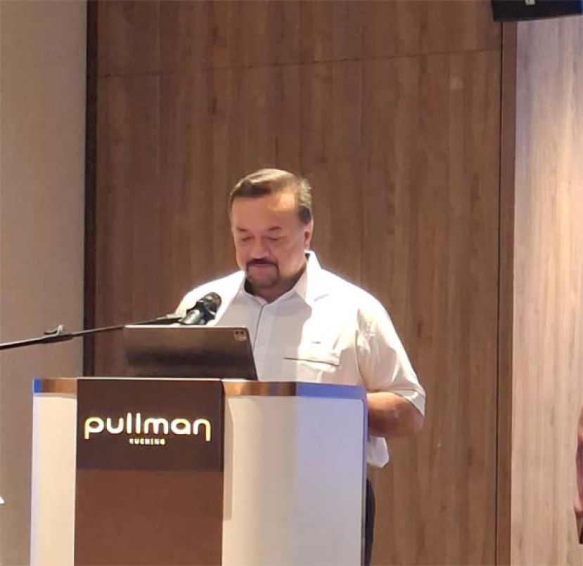 第二财长拿督斯里阿米尔韩沙在汇报会上一摄。