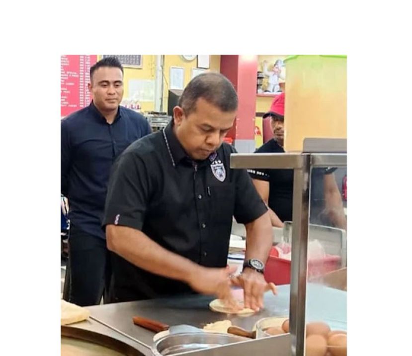 阿育汉诗巫度假　亲手摊煎饼视频爆红