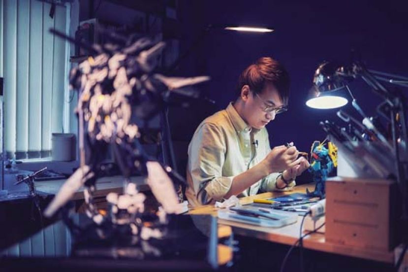Adam是全职模型师，五年前开设模型工作室&ldquo;N Maker&rdquo;。