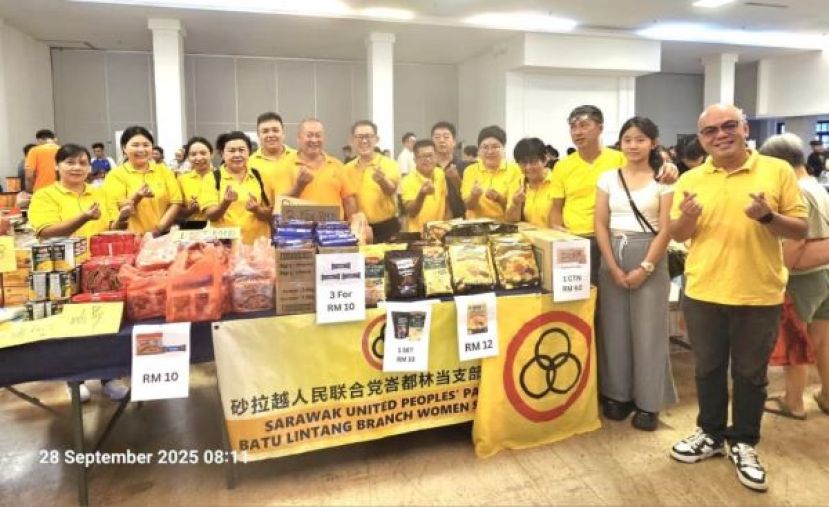 人联峇都林当支部     晋博爱义卖设摊位